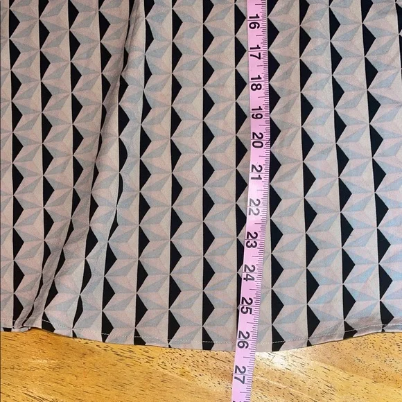 Elaine Rose Geometric Pattern Blouse - Picture 9 of 11